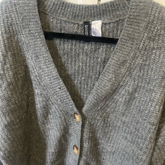 H&M Cropped Cardigan - Picture 2 of 4